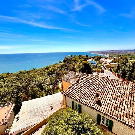 Апартаменты Paulis - Semiattico In Pieno Centro A Sirolo, Con Meravigliosa Vista Mare Экстерьер фото